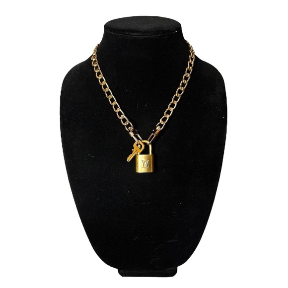 Authentic Louis Vuitton #342 Lock & Key Set on a 18K Gold Plated Chunky Necklace - Picture 5 of 10